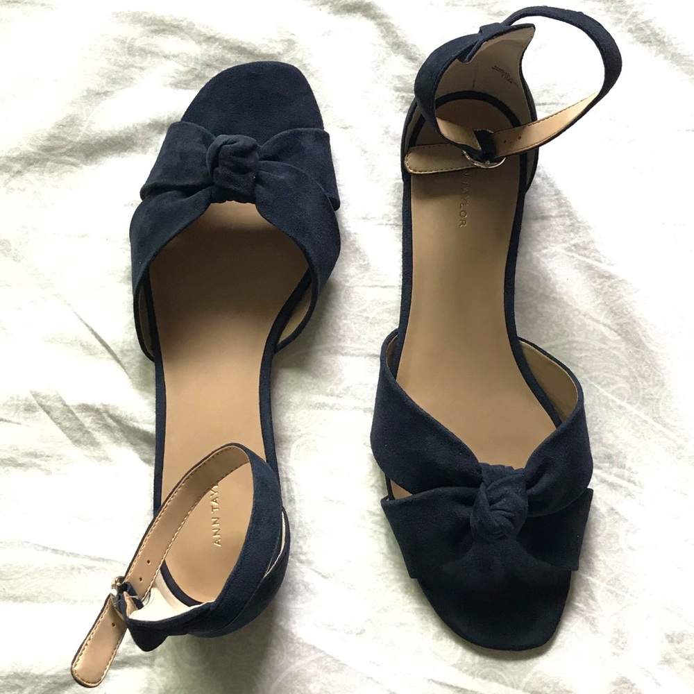 NWT Ann Taylor Juno Knot Flat Sandal Navy